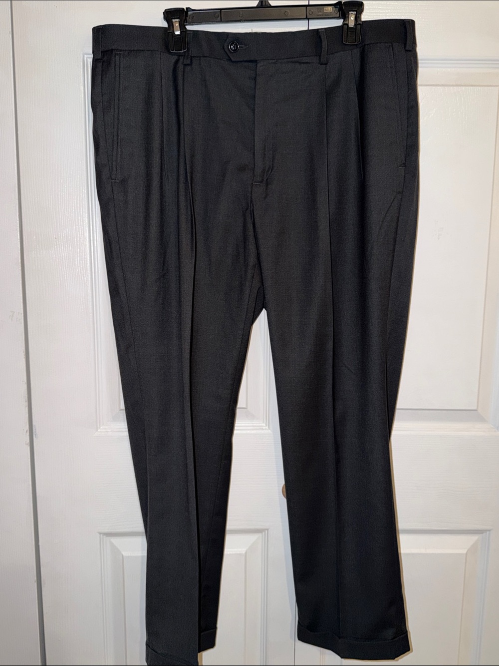 Roundtree & Yorke Men's Black Pleated Dress Trousers